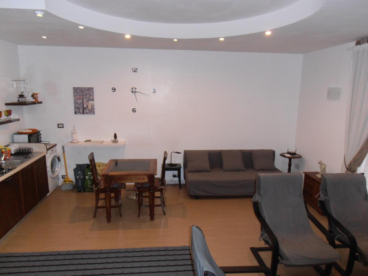 La Residenza Napoli Chiaia Short Let Apartment Superior Via Chiaia 82 Exterior photo