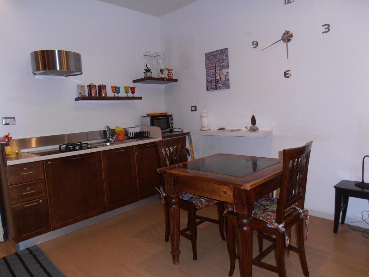 La Residenza Napoli Chiaia Short Let Apartment Superior Via Chiaia 82 Exterior photo