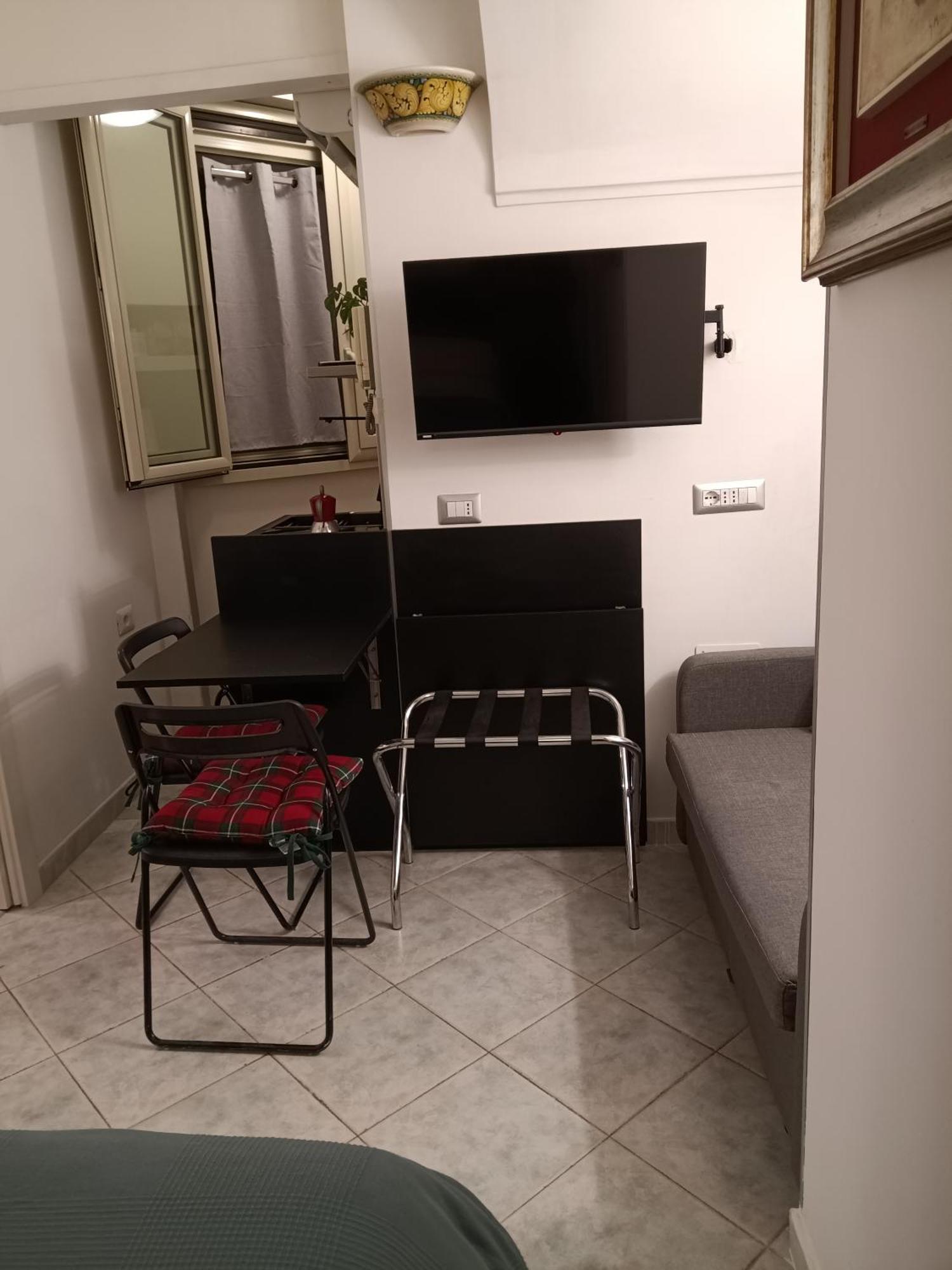 La Residenza Napoli Chiaia Short Let Apartment Superior Via Chiaia 82 Exterior photo