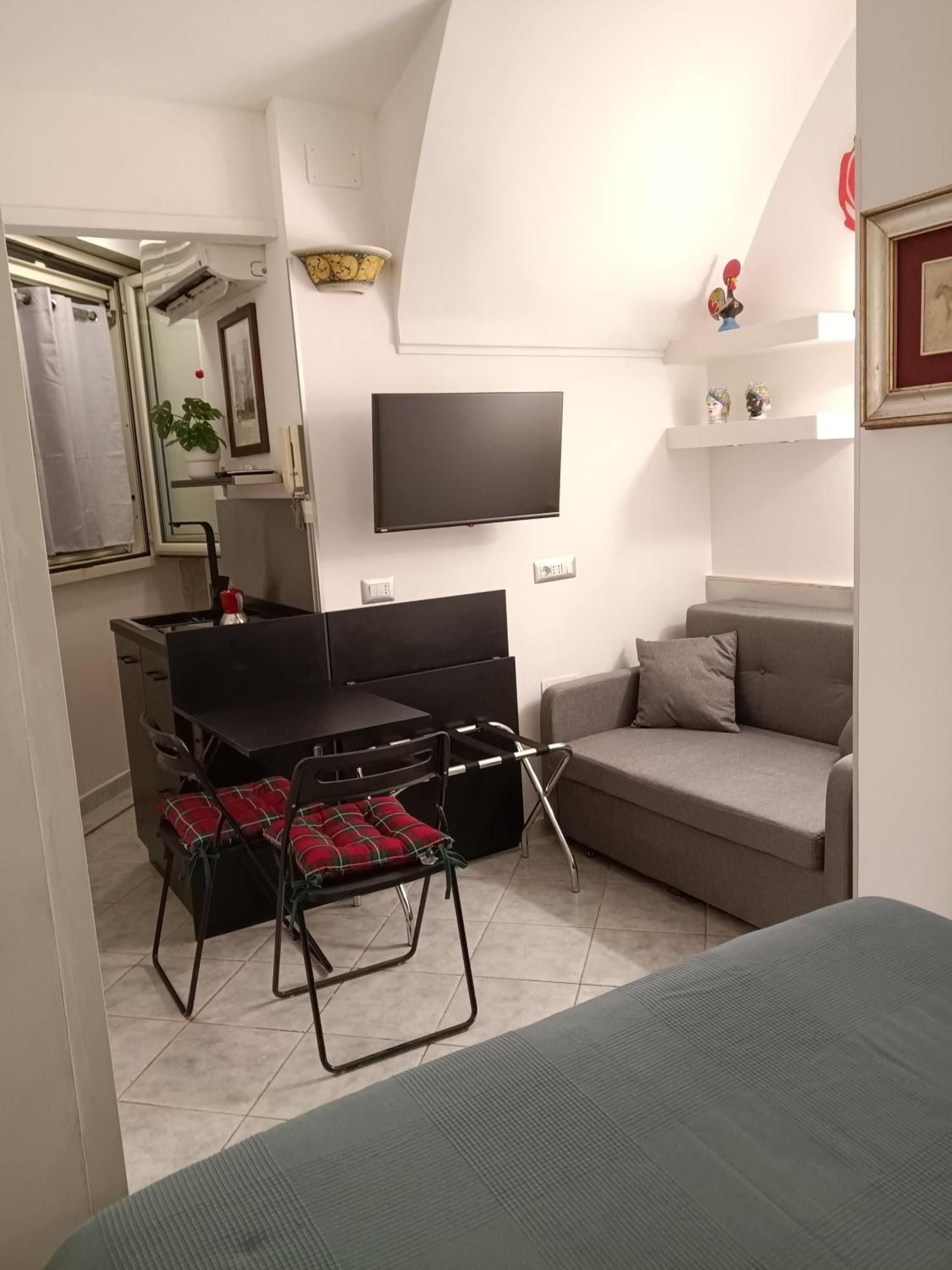 La Residenza Napoli Chiaia Short Let Apartment Superior Via Chiaia 82 Exterior photo